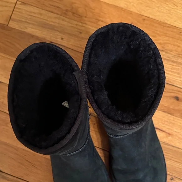 UGG Classic Black Boots - Picture 4 of 6